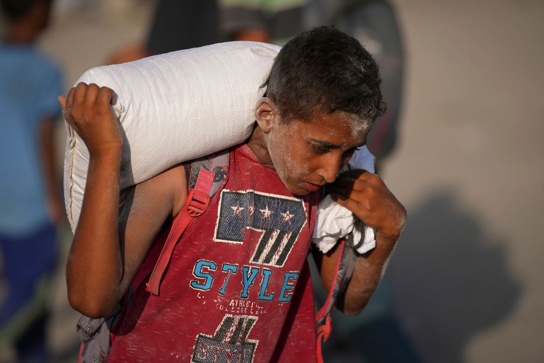 Die Menschen im Gazastreifen brauchen dringend Lebensmittel. Doch oft kommen die Hilfsgüter nicht ans Ziel.