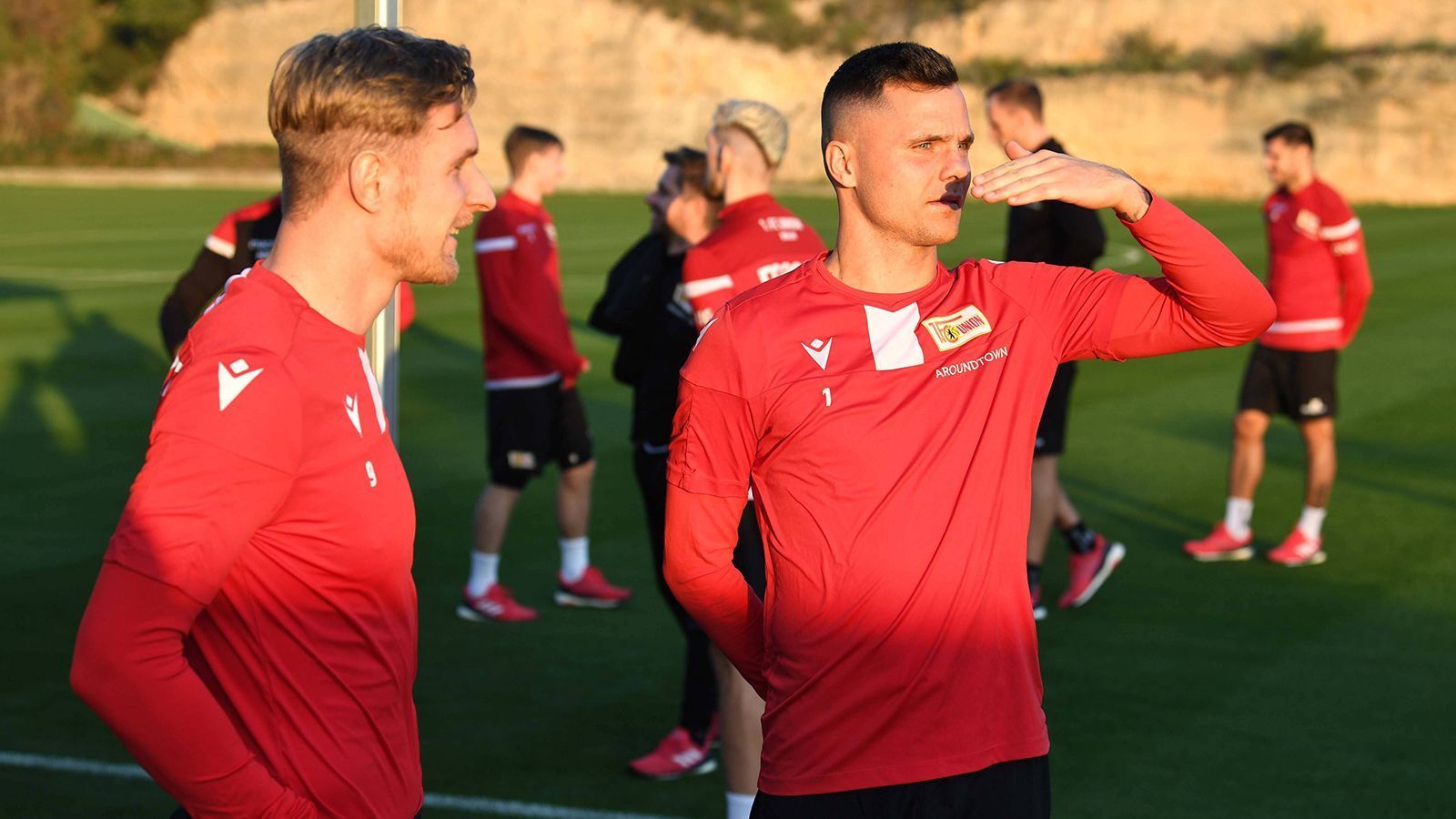 
                <strong>Auslaufende Verträge: 1. FC Union Berlin</strong><br>
                Ken Reichel, Michael Parensen, Christian Gentner, Felix Kroos, Manuel Schmiedebach, Sebastian Polter, Rafal Gikiewicz, Florian Hübner, Leo Oppermann (Verträge laufen aus), Yunus Malli, Keven Schlotterbeck (Leihverträge enden)
              