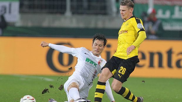 
                <strong>Lukasz Piszczek</strong><br>
                Abwehr: Lukasz Piszczek. Der Rechtsverteidiger spielte eine solide Partie mit kleinen Fehlern im Stellungsspiel. In der Offensive trat der Pole nur phasenweise in Erscheinung. So zum Beispiel in der 18. Spielminute, als FCA-Kapitän Verhaegh einen Kopfball von Piszczek auf der Linie klärte. In der 60. Minute wurde der Verteidiger angeschossen, der Abpraller landete bei Aubameyang, der das 1:0 erzielt. Wenn man es mit Piszczek gut hält, schreibt man ihm den Assist zu. ran-Note: 3
              