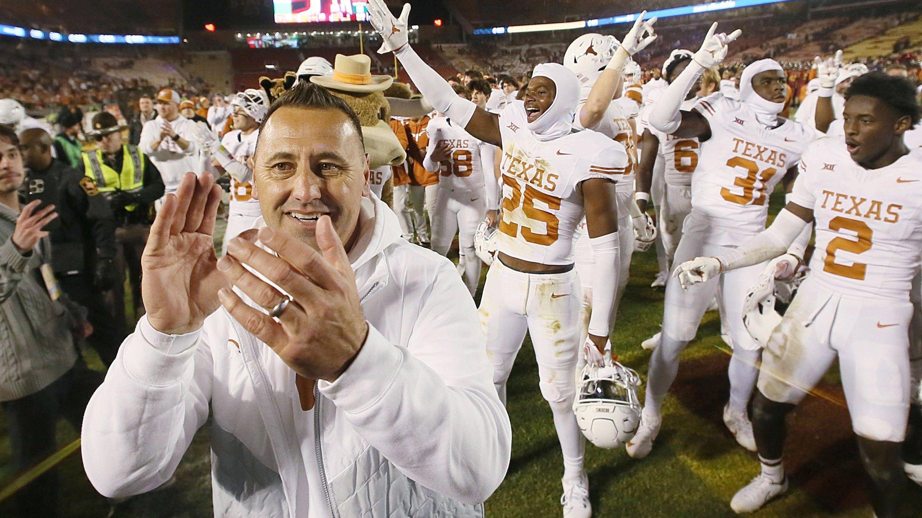 <strong>3. Texas Longhorns</strong><br>Es wird ziemlich exakt 18 Jahre her sein, seit die Texas Longhorns zuletzt National Champions wurden, wenn Head Coach Steve Sarkisian, Quarterback Quinn Ewers und Maskottchen Bevo, der 15., auf die Washington Huskies treffen.