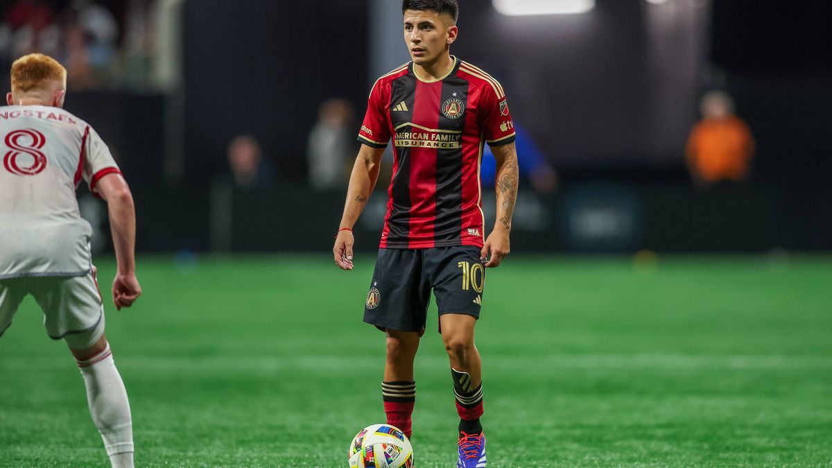 MLS, Fussball Herren, USA Toronto FC at Atlanta United FC Jun 29, 2024; Atlanta, Georgia, USA; Atlanta United midfielder Thiago Almada (10) handles the ball against Toronto FC in the second half at...