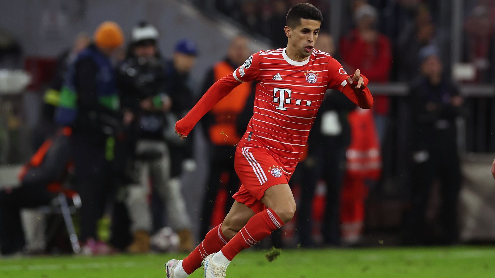 
                <strong>Joao Cancelo (FC Bayern München)</strong><br>
                Kommt in der 80. Minute für Davies in Spiel. Zu spät, um das Ruder noch herumzureißen. ran-Note: ohne Bewertung
              