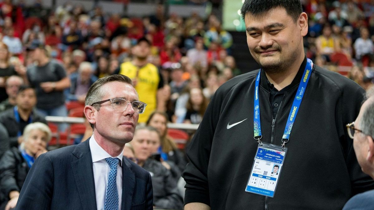 Yao Ming (r.) tritt zurück