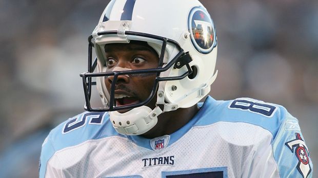 
                <strong>Derrick Mason (Tennessee Titans - 2003)</strong><br>
                Der Wide Receiver nahm an einem Charity-Golf-Turnier teil, als er sich beim Abschlag die Hand brach. Er verfehlte beim Durchschwingen den Ball und hämmerte den Schläger in den Boden. Das hilet seine Hand nicht aus. Er fiel einen Monat lang aus und sagte dazu: "Als Leute mich fragten, wie ich das mit meiner Hand geschafft hätte, habe ich immer geantwortet, dass ich meinen Hund retten wollte und dabei ausgerutscht bin."
              