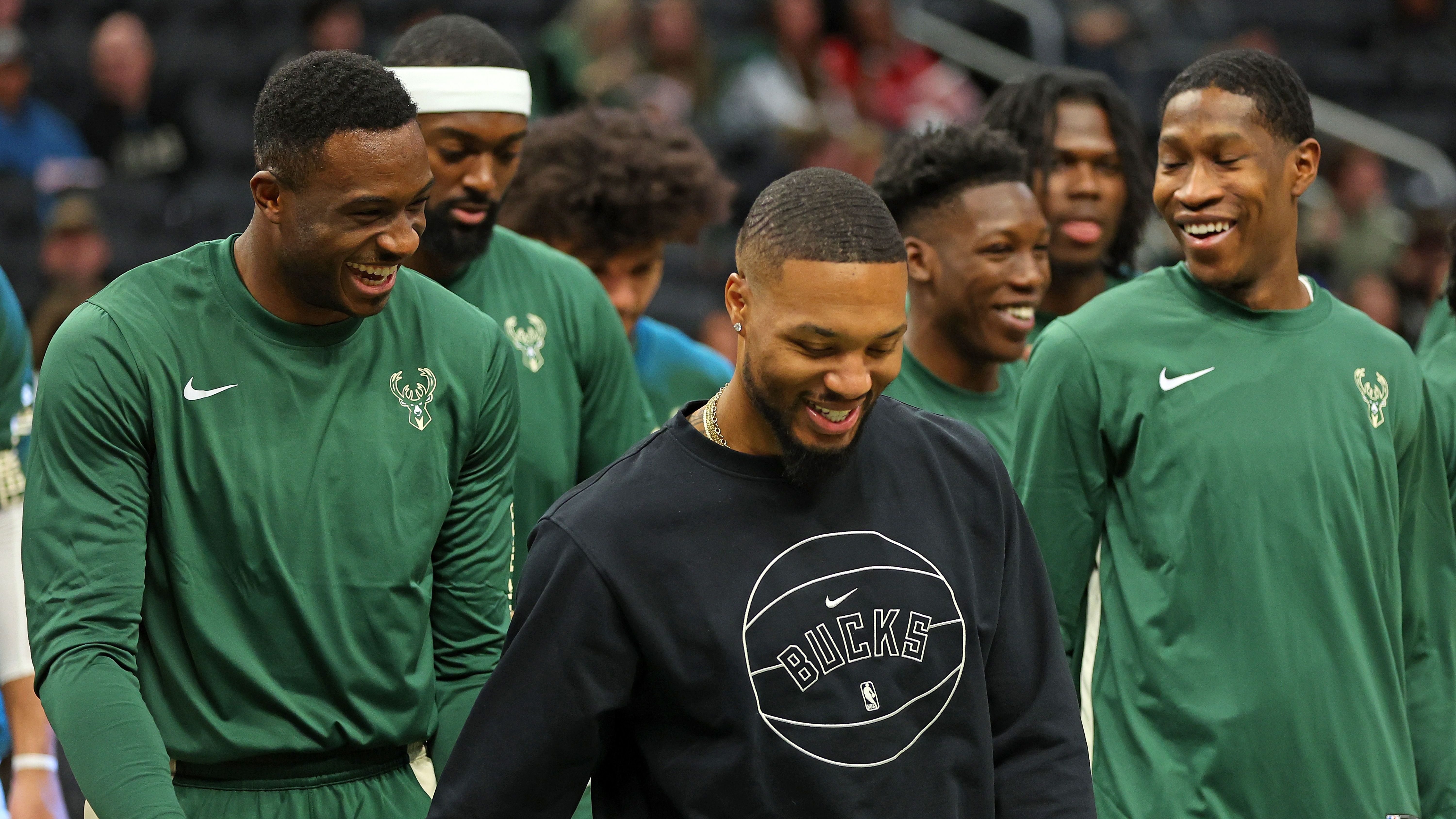<strong>4. Milwaukee Bucks (zuvor Rang 4) </strong><br>Dämpfer bei der überraschenden OT-Niederlage in Chicago. Ansonsten marschieren die Bucks. Acht der letzten zehn Spiele wurden gewonnen. Darunter das irre 26-Punkte-Comeback gegen die Blazers. Auch der Sieg in Miami war beeindruckend. Giannis ist nicht zu stoppen. Viel wichtiger aber: Lillard läuft so langsam warm.