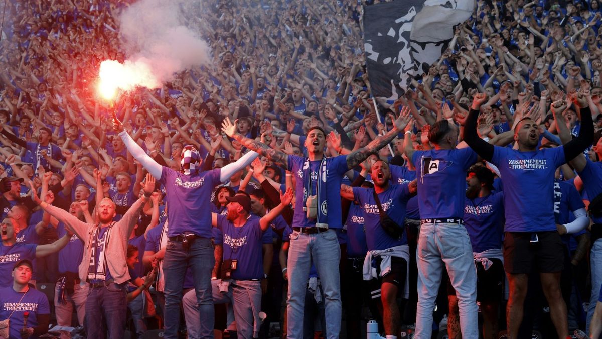 Bielefeld-Fans beim Pokalfinale gegen Stuttgart