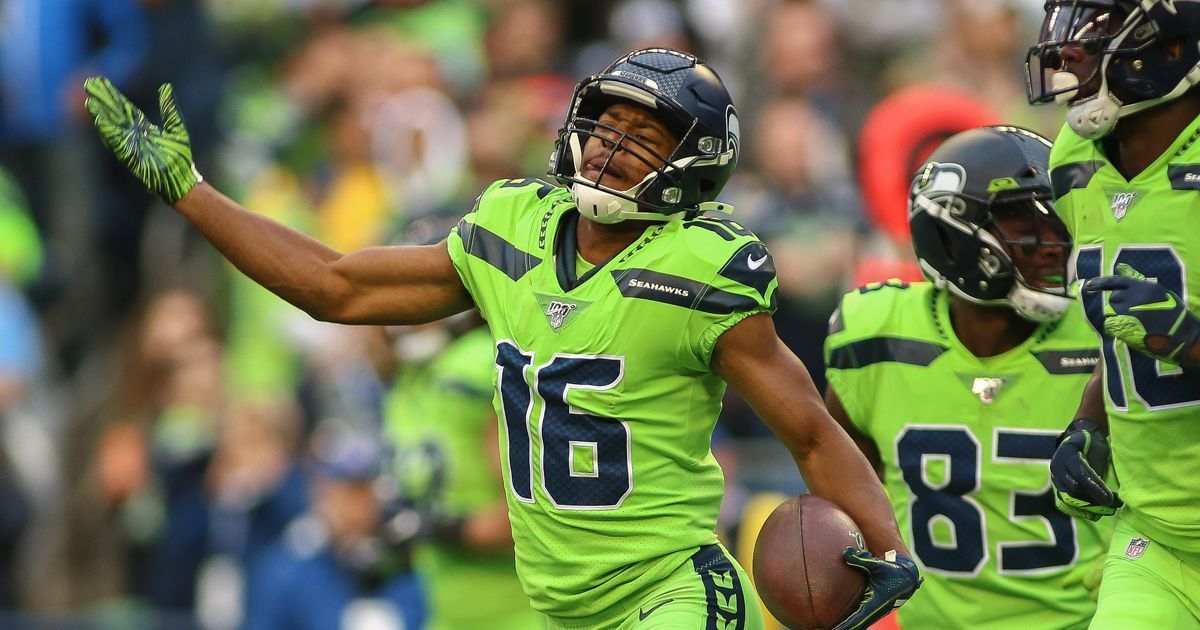 
                <strong>Start: Tyler Lockett (Seattle Seahawks)</strong><br>
                Tyler Lockett sollte gegen die Baltimore Ravens einige Gelegenheiten bekommen, um seine exzellenten Skills als "Route-Runner" unter Beweis zu stellen. Auch wenn die Ravens Tyler Boyd (3 REC, 10 YDS) als Slot Receiver in der vergangenen Woche im Griff hatten, hat Baltimore in der Secondary weiterhin große Probleme gegen Passempfänger, die nicht ganz außen aufgestellt werden. Gegen einen in MVP-Form auftretenden Russell Wilson wird John Harbaughs Defensive deutlich größere Schwierigkeiten bekommen, als gegen die Bengals um Andy Dalton. In einem möglichen Shootout wird Lockett einigen Fantasy Managern viel Freude bereiten.
              