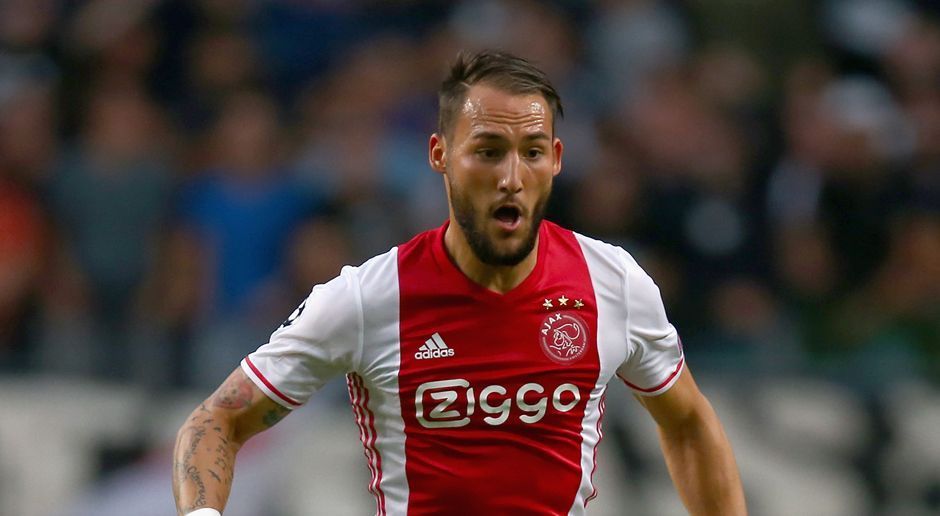 
                <strong>Nemanja Gudelj (Ajax Amsterdam)</strong><br>
                Laut der niederländischen Sportseite "soccernews.nl" haben die Hamburger Nemanja Gudelj von Ajax Amsterdam ins Visier genommen. Der zentrale Mittelfeldspieler spielt aktuell seine zweite Saison in der Eredivisie. Sechs Millionen Euro gab Ajax im Sommer 2015 für den serbischen Nationalspieler aus. Doch aktuell ist Gudelj suspendiert. Er soll sich mit dem neuen Trainer Peter Sylvester Bosz überworfen haben. Der HSV könnte Gudelj also wohl für relativ wenig Geld nach Deutschland lotsen.
              