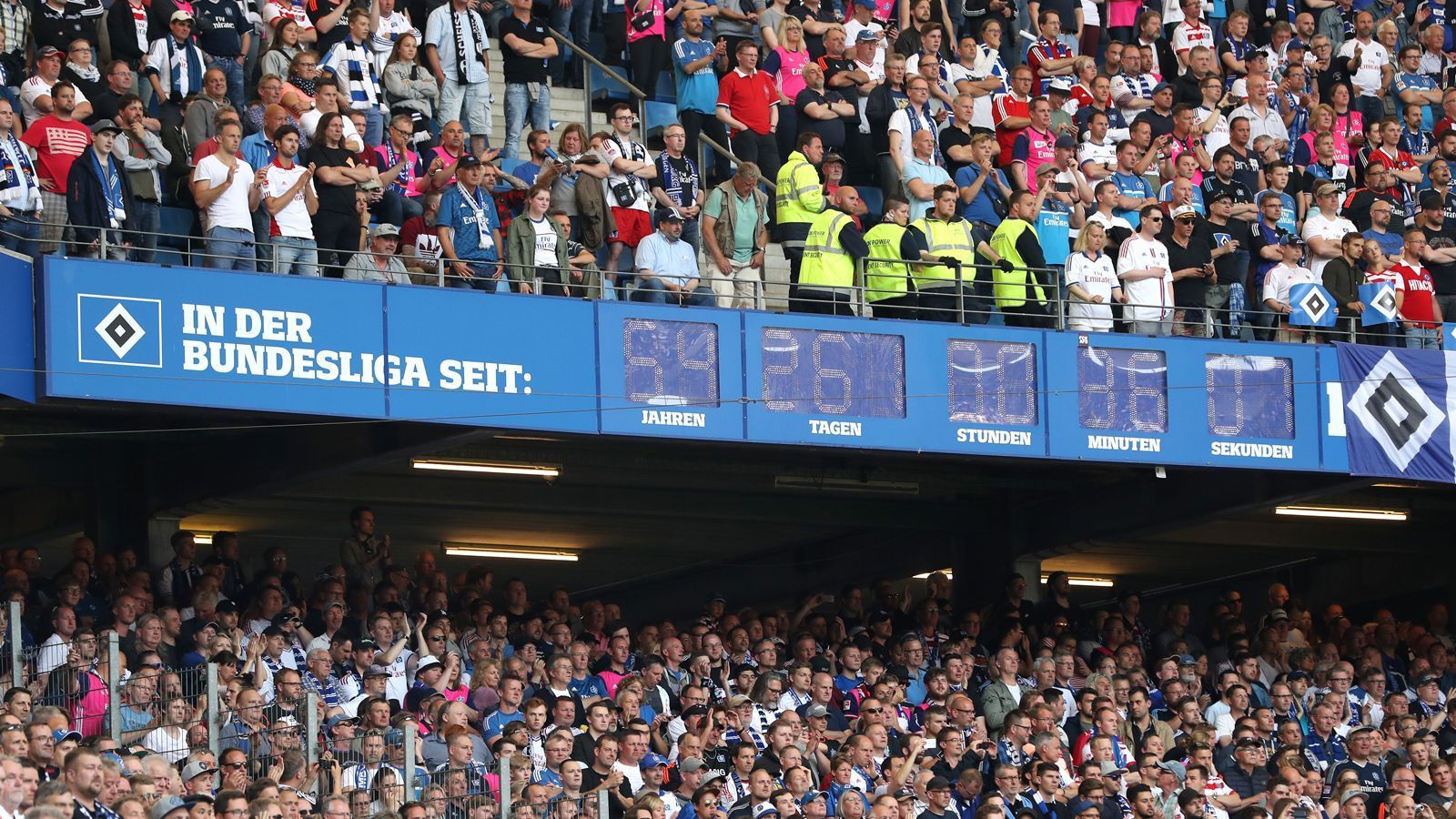 
                <strong>Hamburger SV - 1887 oder 1919</strong><br>
                Der Hamburger SV entstand am 2. Juni 1919 aus einem Zusammenschluss der Vereine SC Germania von 1887, Hamburger FC 1888 und FC Falke 1906. In der Satzung wird als Gründungstag der 29. September 1887 aufgeführt, um die Verbindung zum Vorgängerverein Germania zu unterstreichen. Damit wäre der HSV der älteste Fußballverein Deutschlands. Da es aber anschließend zur Fusion mit den anderen Hamburger Vereinen kam, gilt der 2. Juni 1919 gemeinhin als offizieller Gründungstag.
              