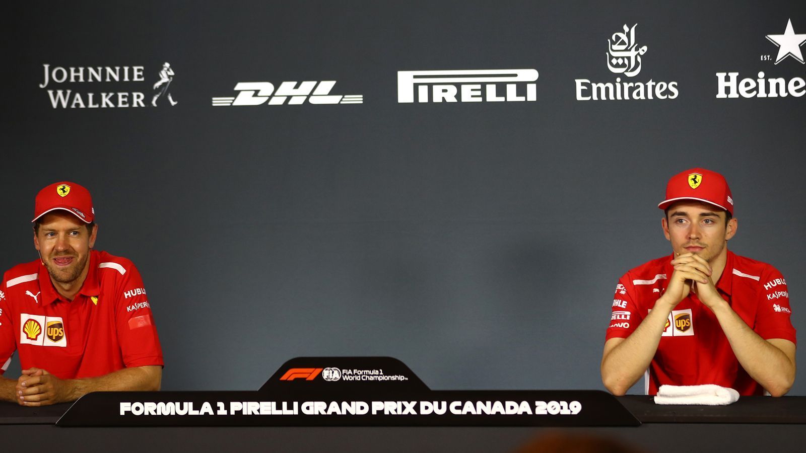 
                <strong>Ferraris neue Hoffnung: Charles Leclerc</strong><br>
                Sebastian Vettels Teamkollege war eine der Überraschungen der vergangenen Saison: Platz vier in der Fahrerwertung und zwei Rennsiege, darunter Platz eins beim Ferrari Heimspiel in Monza. Der 22-Jährige ließ seinen erfahreneren Teamkollegen den Großteil der Saison hinter sich und lief Vettel in der zweiten Saisonhälfte immer mehr den Status des ersten Fahrers ab. Ferrari rechnet sich für die Zukunft größere Chancen mit dem jungen Monegassen aus, offen ist hingegen ob Leclerc mit einem solchen Druck umgehen kann. Er geht in seine erst dritte Formel 1-Saison und zeigte bei einigen Rennen im vergangenen Jahr Nerven, läuft für ihn alles richtig ist Leclerc aber auf jeden Fall ein Sieg-Kandidat.
              