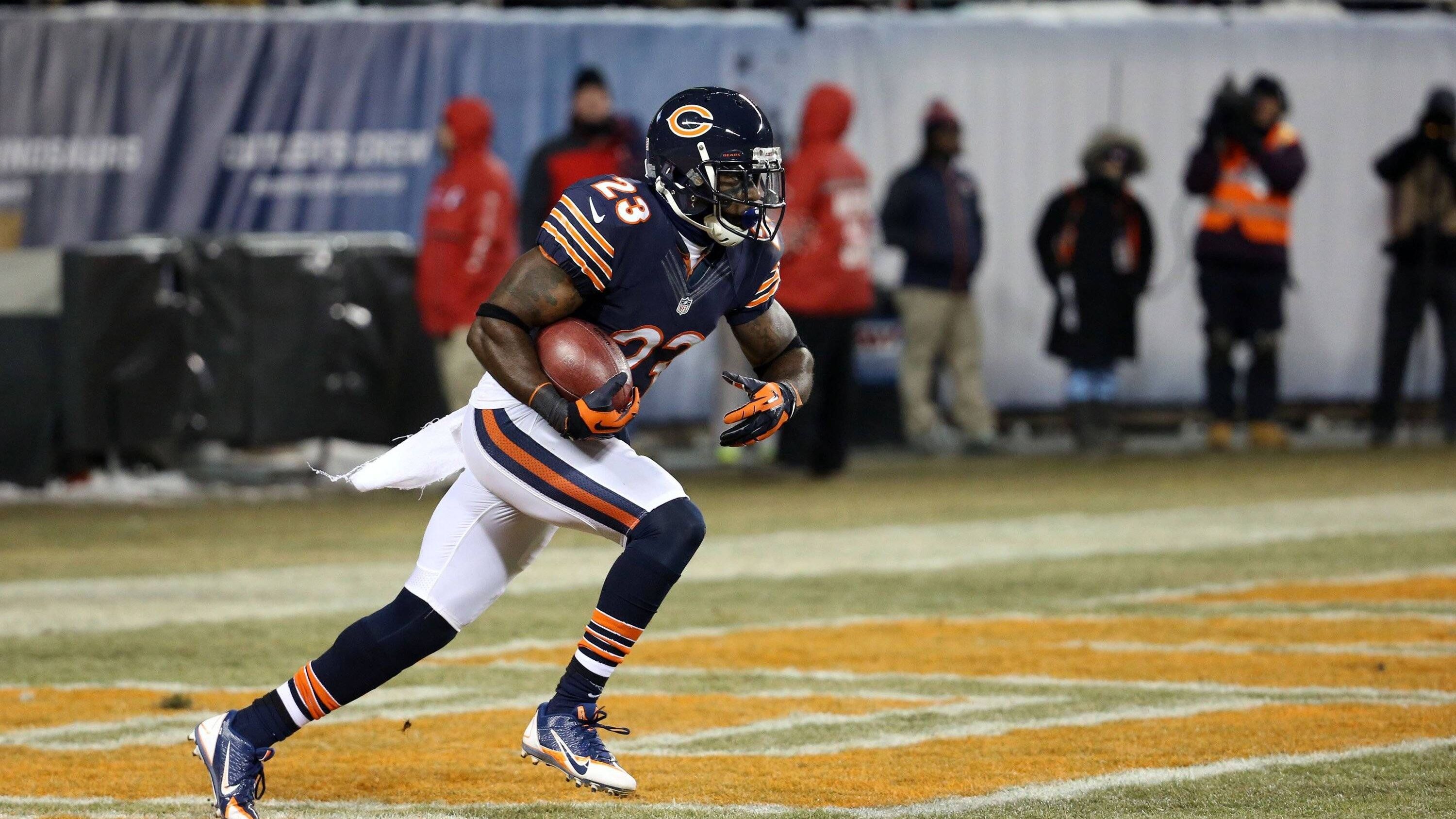 <strong>Devin Hester (CB zu KR/WR)</strong><br>Devin Hester ist der erste Spieler der NFL-Geschichte, der als Returner in die Hall of Fame aufgenommen wurde. Im College und zu Beginn seiner Profi-Karriere bei den Bears spielte er allerdings noch als Cornerback. Nach seinem Durchbruch als Return-Spezialist kam er für die Bears auch als Wide Receiver zum Einsatz und sammelte in seiner gesamten Karriere über 3.000 Receiving-Yards.