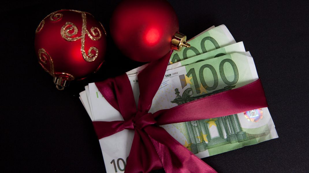 Der Verein Sanktionsfrei e.V. und verschenkt einen Weihnachtsbonus von 150 Euro an so viele Bürgergeld-Bedürftige wie möglich.