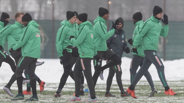 
                <strong>Werder Bremen</strong><br>
                Am 4. Januar startet Werder zunächst zu Hause ins Training und fliegt vom 7. bis zum 16. Januar schließlich nach Belek.
              