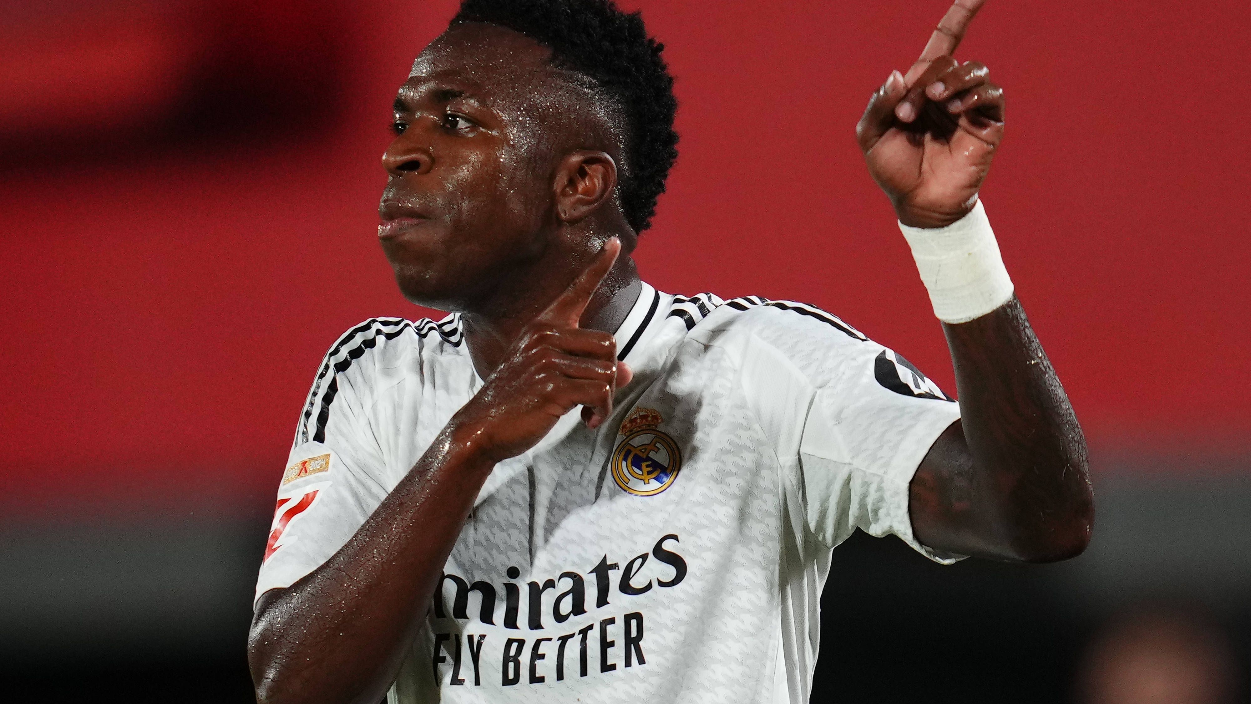 <strong>Vinicius Junior (Real Madrid)</strong><br>Außerdem gilt es als fraglich, ob Vinicius, der noch bis 2027 an die Königlichen gebunden ist, schon mit 24 dem Lockruf des Geldes folgen wollen wird. Das Angebot soll es allerdings in sich haben. In der Wüste könnte er wohl mit einem Jahresgehalt von 200 Millionen Euro rechnen. Für das Abgangsszenario bringt "El Chiringuito" schon einen Star-Nachfolger ins Spiel: Bilbao-Juwel Nico Williams.