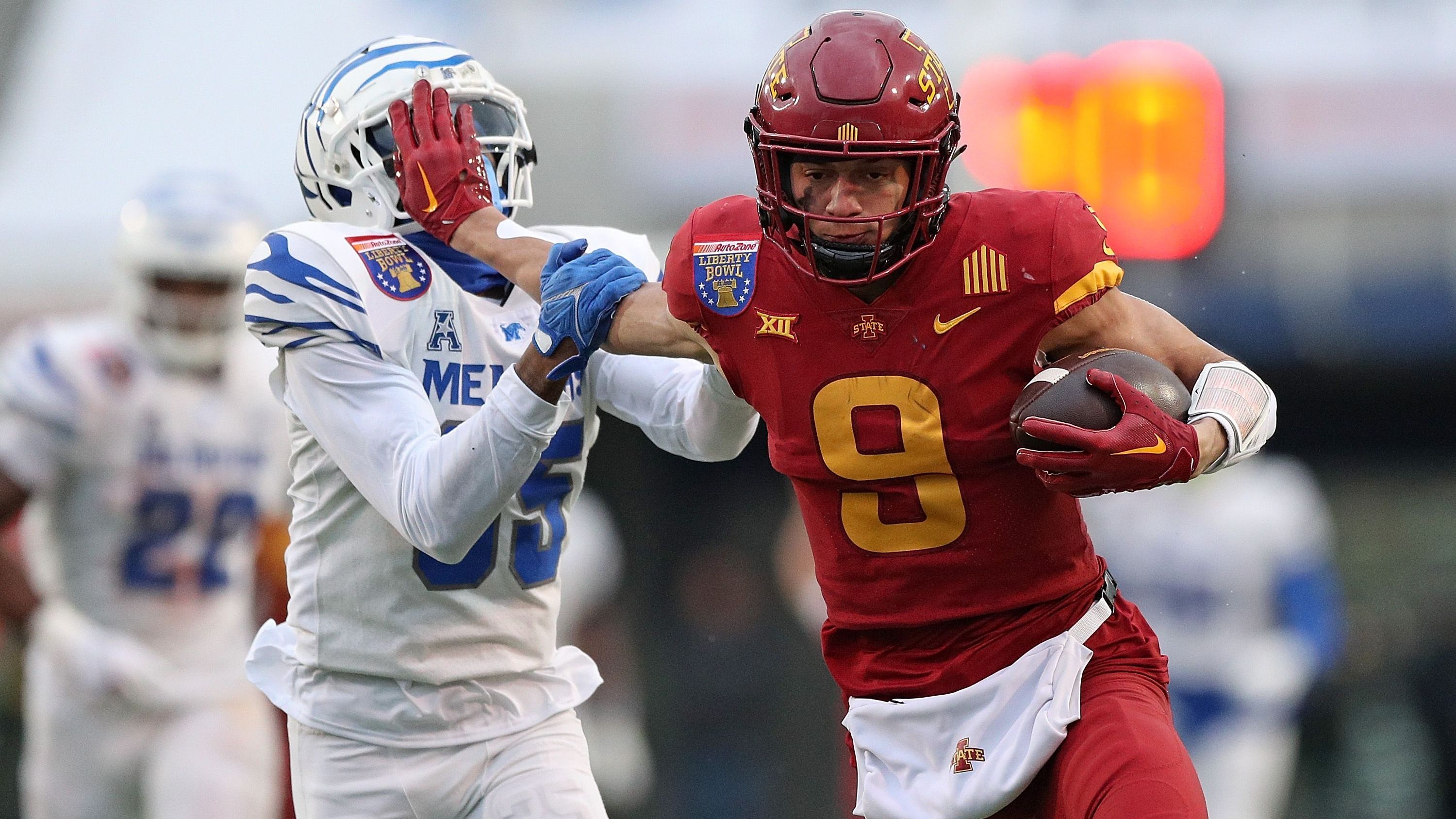 <strong>Jayden Higgins (Iowa State): Stärken</strong><br>Über die letzten beiden Spielzeiten war Jayden Higgins ein zentraler Dreh- und Angelpunkt in der Offensive von Iowa State. Er glänzt mit Physis und Catching-Fähigkeiten als Outside Receiver, hat aber auch die Leichtfüßigkeit, um aus dem Slot heraus zu punkten. In seiner College-Karriere unterliefen ihm lediglich drei Drops bei 210 Targets.