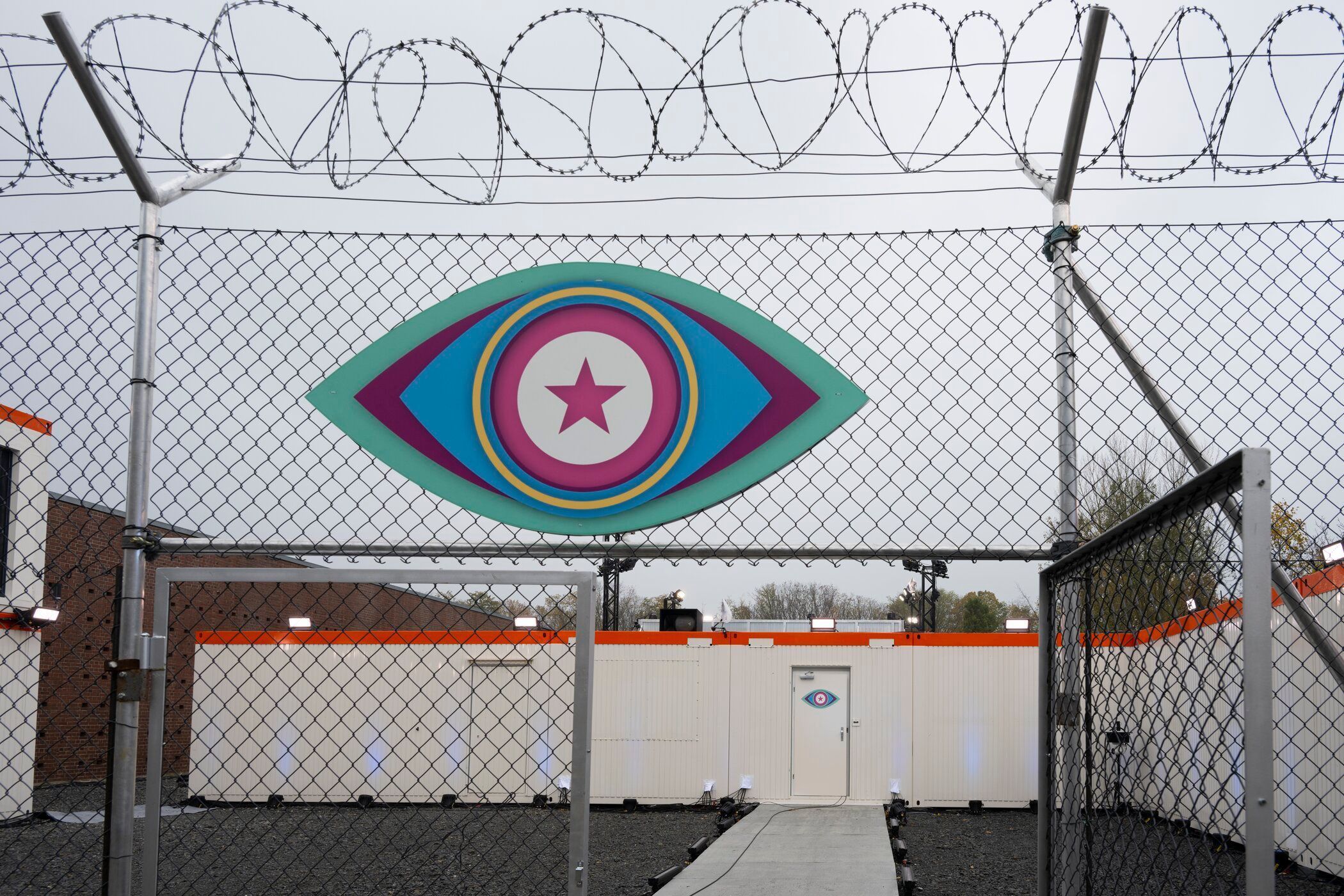 "Promi Big Brother" 2024: Diese 14 Promis Zogen In Den Container