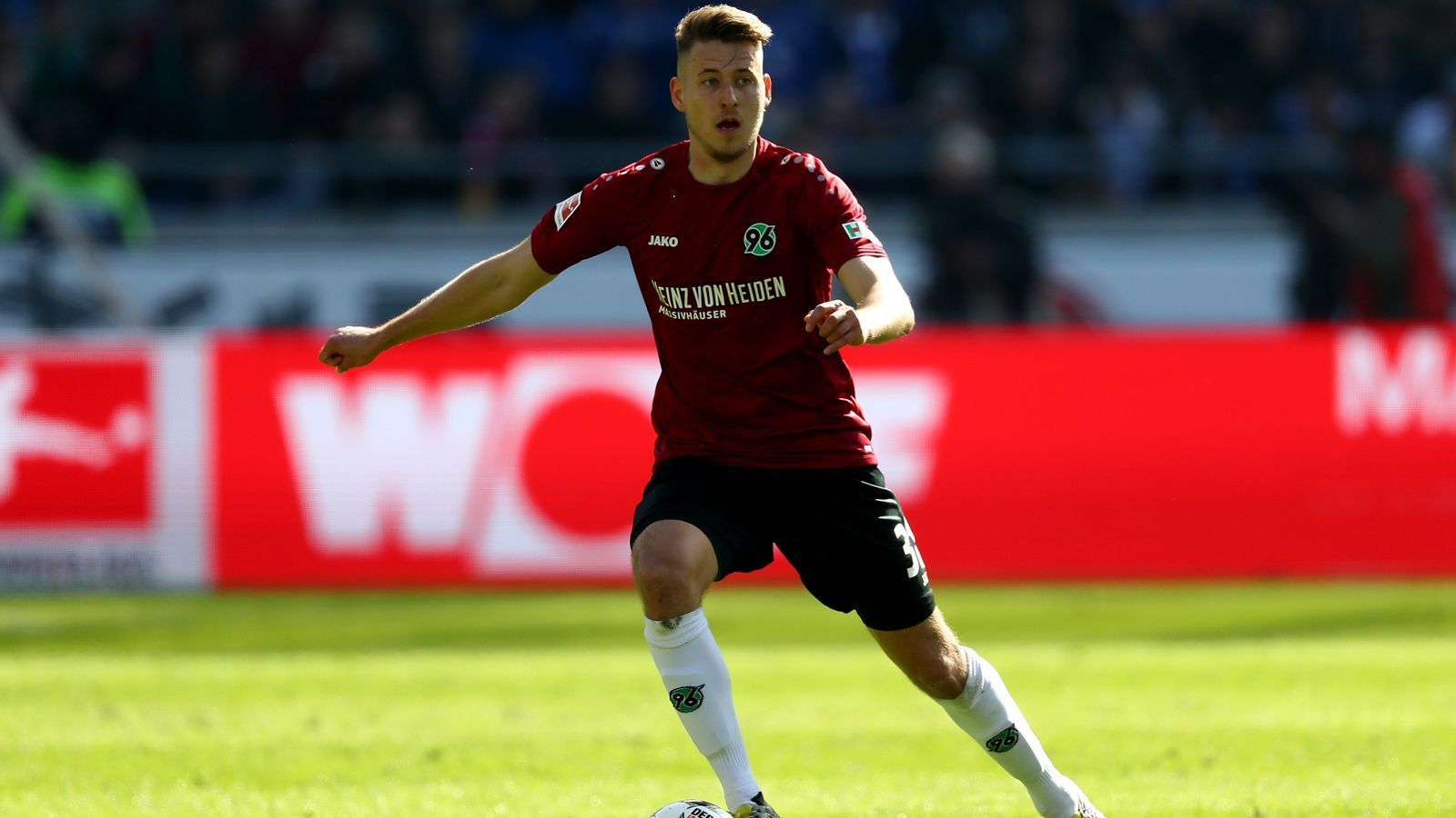 
                <strong>Hannover 96</strong><br>
                Waldemar Anton (22 Jahre, Abwehr)Transferwert: 7 Millionen EuroVertrag bis: 2021
              