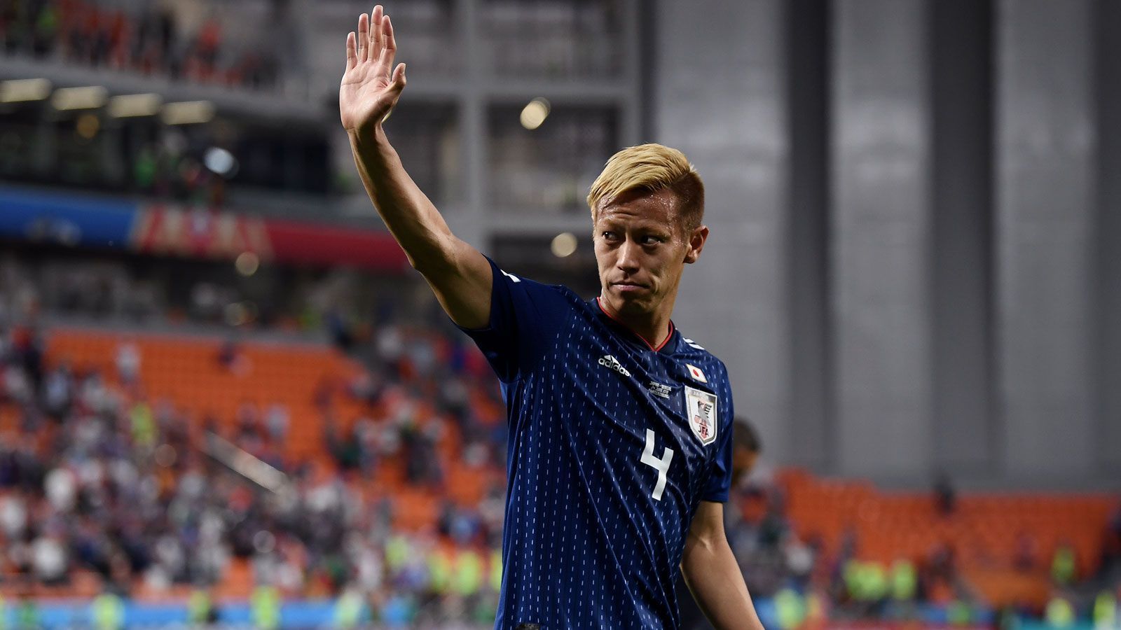 
                <strong>Keisuke Honda (Japan)</strong><br>
                Auch Teamkamerad Keisuke Honda beschließt das Nationalmannschafts-Kapitel nach 98 Länderspielen und 37 Treffern. "Ich bin glücklich, weil wir viele gute junge Spieler haben. Jetzt ist es an ihnen, die Geschichte des japanischen Fußballs weiterzuschreiben", so der 32-Jährige nach dem 2:3-Aus im Achtelfinale gegen Belgien.
              