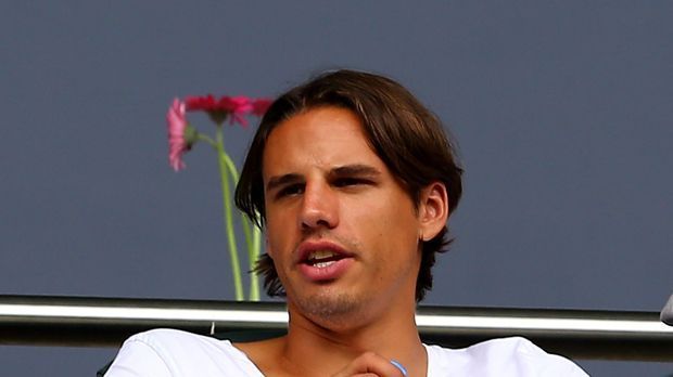 
                <strong>Yann Sommer (Koch)</strong><br>
                Yann Sommer (Koch): Wenn der Keeper von Borussia Mönchengladbach nicht gerade zwischen den Pfosten steht, steht er auch mal ganz gerne hinter dem Herd. Auf seinem Foodblog "Sommer kocht" teilt er seine Lieblingsrezepte mit der Welt. Mit Fotos und Tipps zur Lebensmittelauswahl zeigt er, wie man gesund und lecker isst. "Beim Essen geht es mir um Geschmack, Genuss, Gesundheit. Ich versuche, so saisonal wie möglich zu kochen, meist mit Produkten der Region", schreibt der leidenschaftliche Koch in seinem Blog.
              