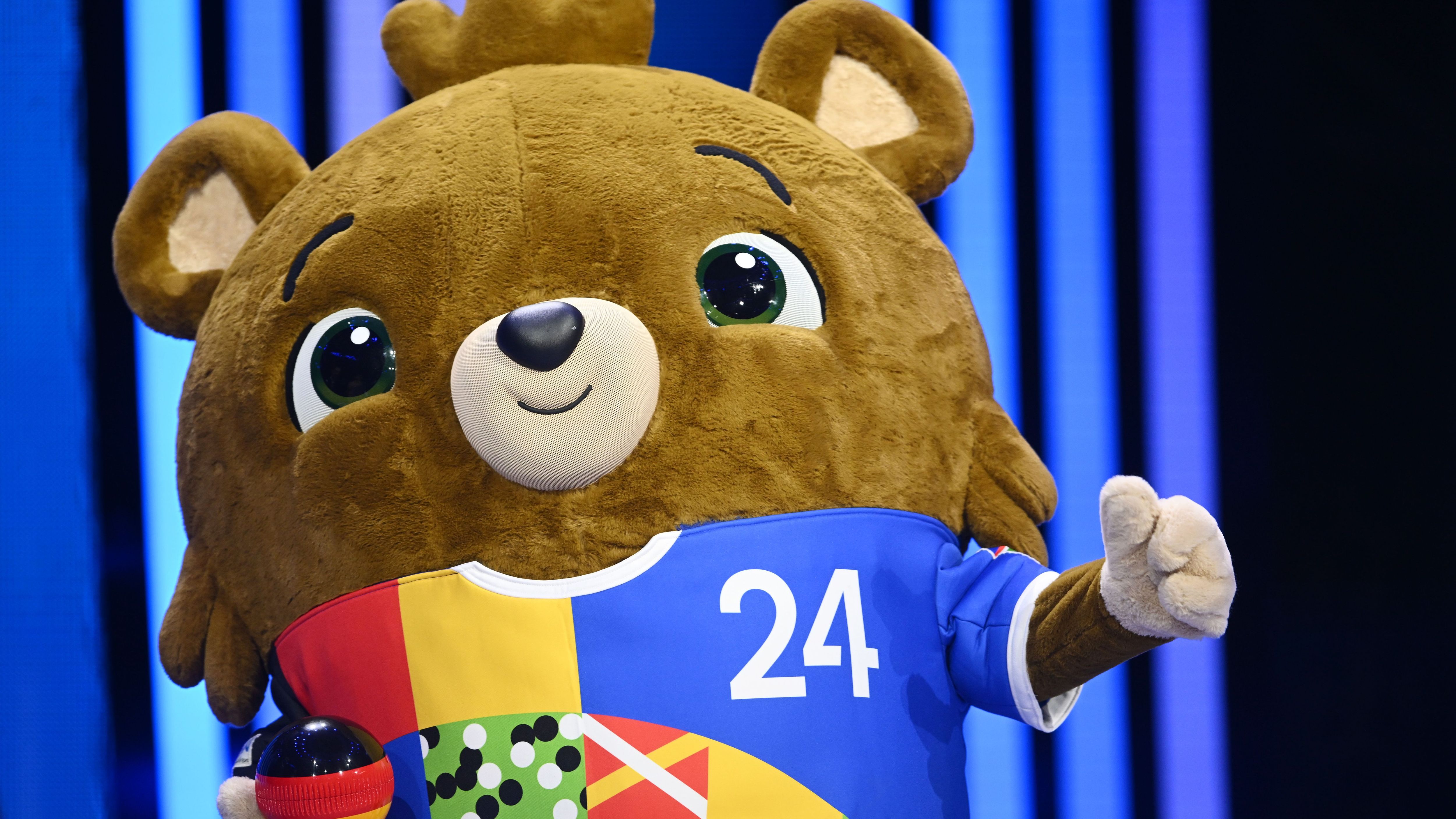 <strong>Die Maskottchen der EM-Geschichte:&nbsp;</strong><br>Die Europameisterschaft 2024 in Deutschland steht unmittelbar bevor. 24 Teams kämpfen um den Titel. Auch mit dabei: Maskottchen Albärt. <em><strong>ran</strong></em> stellt alle EM-Maskottchen seit 1980 vor.