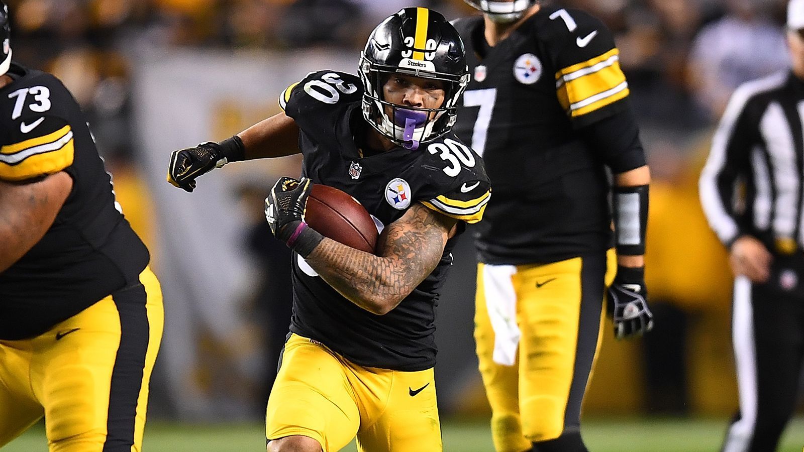 
                <strong>Running Back: James Conner (at Cincinnati Bengals)</strong><br>
                Running Back James Conner kann die hohen Erwartungen bisher nicht erfüllen. Der 24-Jährige kommt nur auf schlappe 2,9 Yards pro Laufversuch. Gegen die Cincinnati Bengals konnte sich das ändern: Unter Trainer Zac Taylor lassen die Bengals durchschnittlich 168,7 Rushing Yards pro Spiel zu, der zweitschlechteste Wert der Liga. 
              