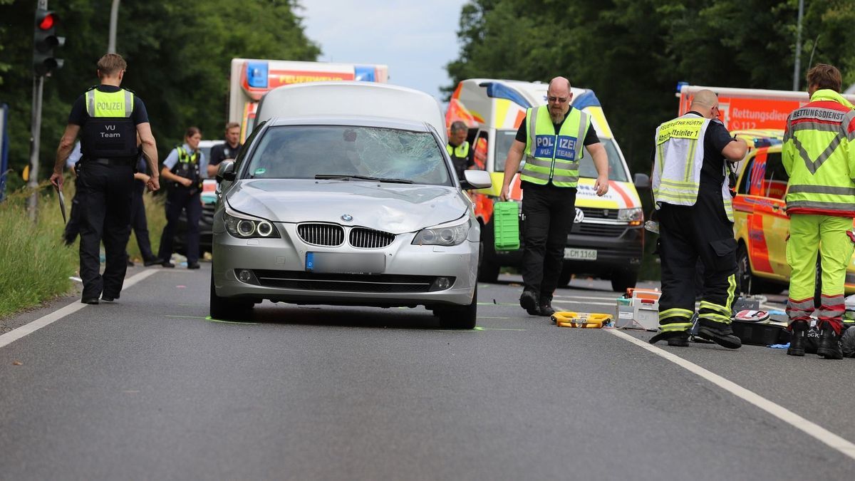 Auto fährt in Kindergruppe - mehrere Verletzte