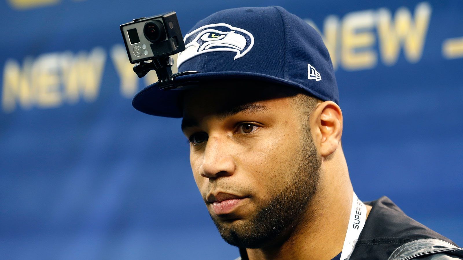 
                <strong>GoPro</strong><br>
                Actionbilder, als wäre man selbst dabei, gab es beim ersten SB-Triumph von TB12 noch nicht - allerdings kurz danach, noch im selben Jahr wurde GoPro gegründet. Richtig bekannt wurde die Kamera jedoch erst in den 2010er-Jahren.
              