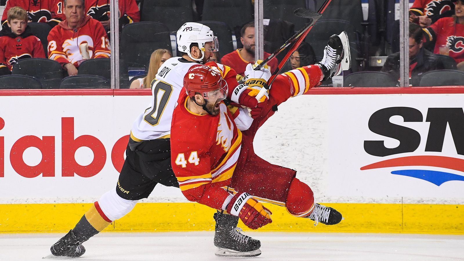 
                <strong>2. Platz: Calgary Flames</strong><br>
                Die Calgary Flames sind so gut wie lange nicht. Zwei Spieler mit über 100 Scorerpunkten (Johnny Gaudreau, Matthew Tkachuk), drei mit 40 oder mehr Toren (Gaudreau, Tkachuk, Elias Lindholm), dazu eine sehr stabile Defensive und im Schweden Jacob Markström einen absoluten Top-Goalie: Auf dem Papier gibt es in der Western Conference kaum ein besseres Team. Dass es zum Ende der Hauptrunde zwei Niederlagen gab, ist nicht überzubewerten. Gegen Nashville sind die Flames der Favorit, danach könnte es zur "Battle of Alberta" gegen Edmonton.
              