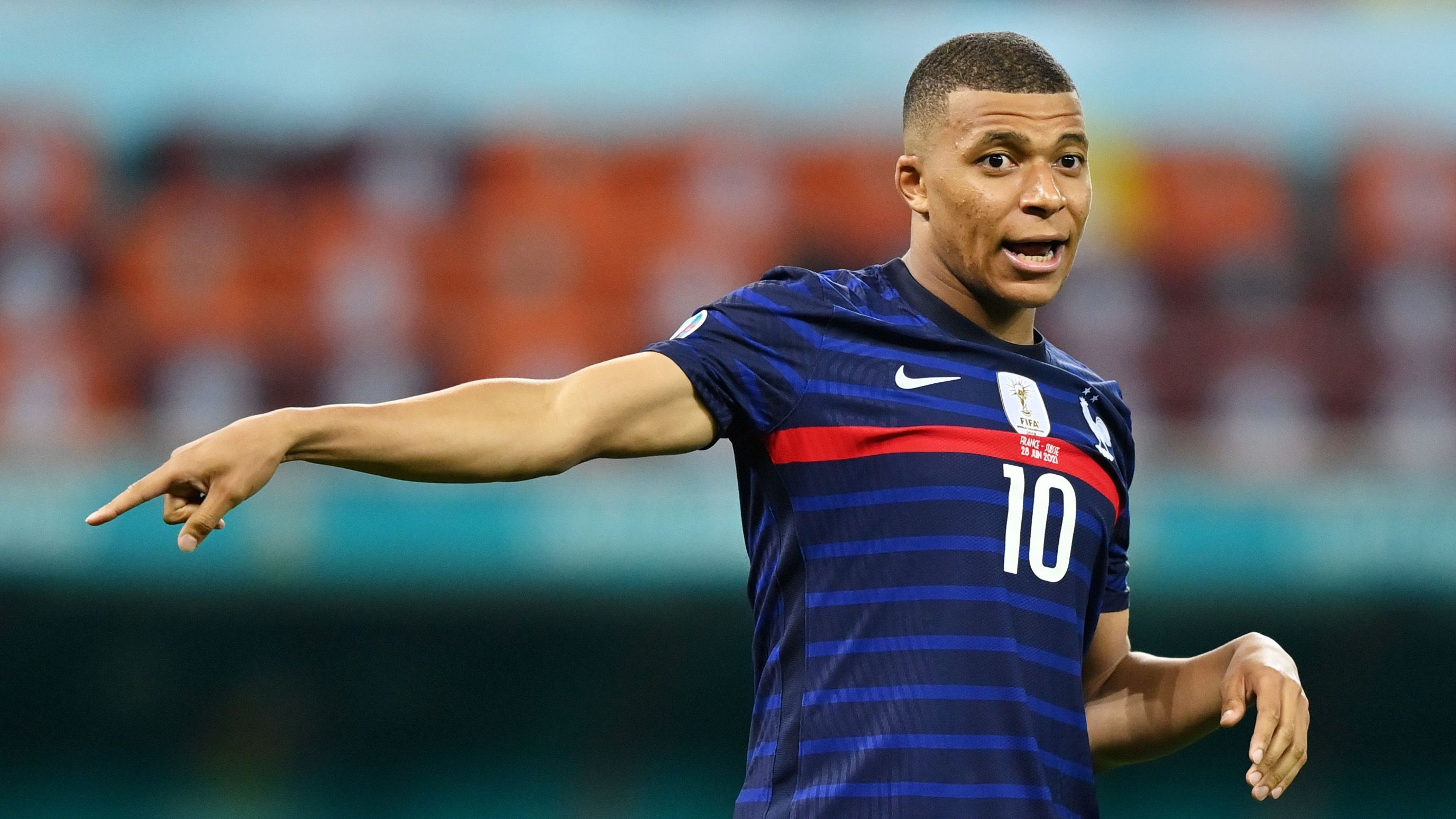 <strong>Frankreich: Kylian Mbappe</strong><br>Verein: Paris St. Germain<br>Länderspiele: 77 (46 Tore)<br>Position: Mittelstürmer&nbsp;<br>Alter: 25 Jahre<br>Marktwert: 180 Millionen Euro