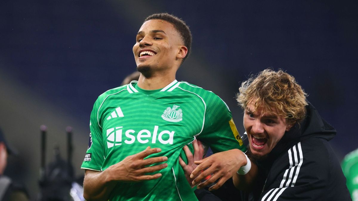 Gut gelaunt: Malick Thiaw (l.) und Nick Woltemade