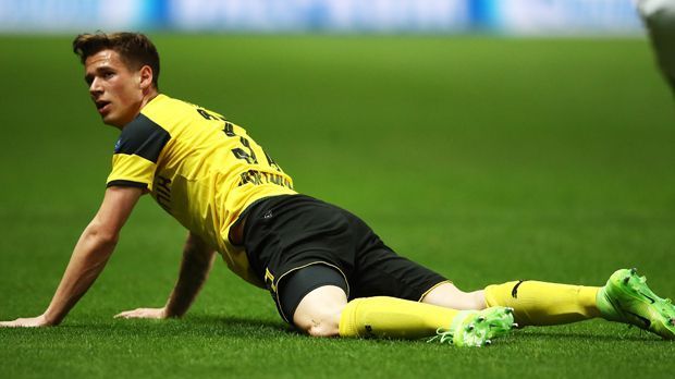 
                <strong>Erik Durm</strong><br>
                Der Weltmeister dürfte heute Nacht von Mendy und Lemar träumen und schweißgebadet aufschrecken. Agiert vor dem 0:1 im Laufduell mit Ersterem viel zu zaghaft und hechelt auch sonst nur hinterher. Obendrein produziert er unbedrängt beinahe ein Eigentor. Nach 26 Minuten beendet Tuchel mit der Einwechslung von Dembele den Albtraumabend. ran-Note: 6
              