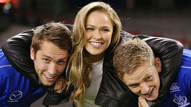 
                <strong>Ronda Rousey</strong><br>
                Ronda Rousey: Der weibliche Superstar der UFC nimmt auch die Männer in den Schwitzkasten. In den USA zählt sie längst zu den großen Sport-Assen - nicht nur wegen ihrer Klasse im Octagon.
              