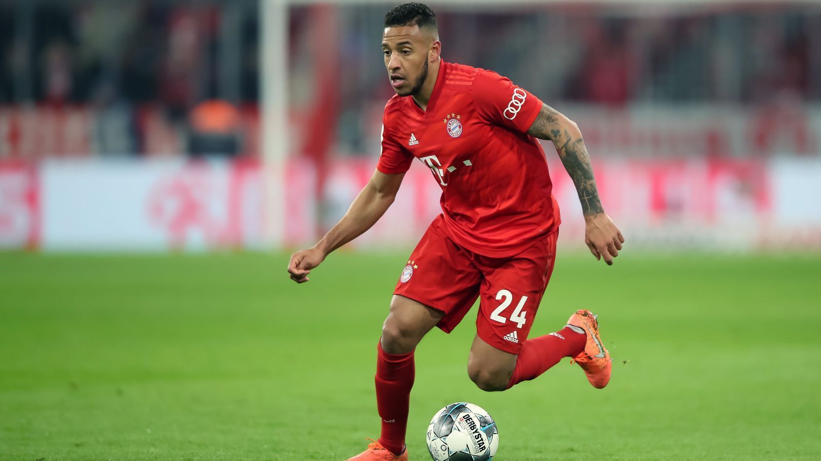 
                <strong>Corentin Tolisso (FC Bayern München)</strong><br>
                Schon länger müssen die Münchner auf Weltmeister Corentin Tolisso verzichten. Der 25 Jahre alte Mittelfeldspieler fehlt wegen einer Operation am Knöchel voraussichtlich ebenfalls bis zum Ende der laufenden Saison. So wäre es aus heutiger Sicht sogar möglich, dass Tolisso nie wieder das Bayern-Trikot in einem Pflichtspiel tragen wird. Tolisso gilt nämlich laut Medienberichten als möglicher Verkaufskandidat beim Rekordmeister für den Sommer 2020. Tolissos Vertrag bei den Bayern läuft noch bis 2022. 
              