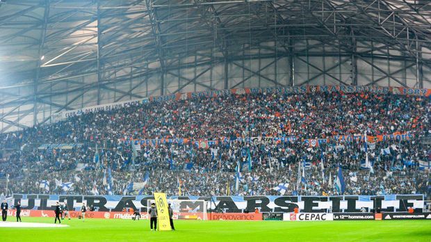 
                <strong>Platz 1 - Olympique Marseille</strong><br>
                Platz 1: Olympique Marseille. Die teuerste Jahreskarte kostet 1.055 Euro, die günstigste Tageskarte 10,04 Euro.
              