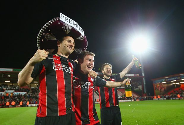 
                <strong>AFC Bournemouth: Der märchenhafte Aufstieg eines Fußball-Zwerges</strong><br>
                Sicher ist: Für die Spieler des AFC Bournemouth ist ein Märchen wahr geworden. Vor allem freuen sich die Klub-Stars wie Kenwyne Jones aus Trinidad und Tobago, der Polen-Keeper Arthur Boruc oder Mittelfeld-Star Adam Smith über die Rückkehr in die Premier League.
              