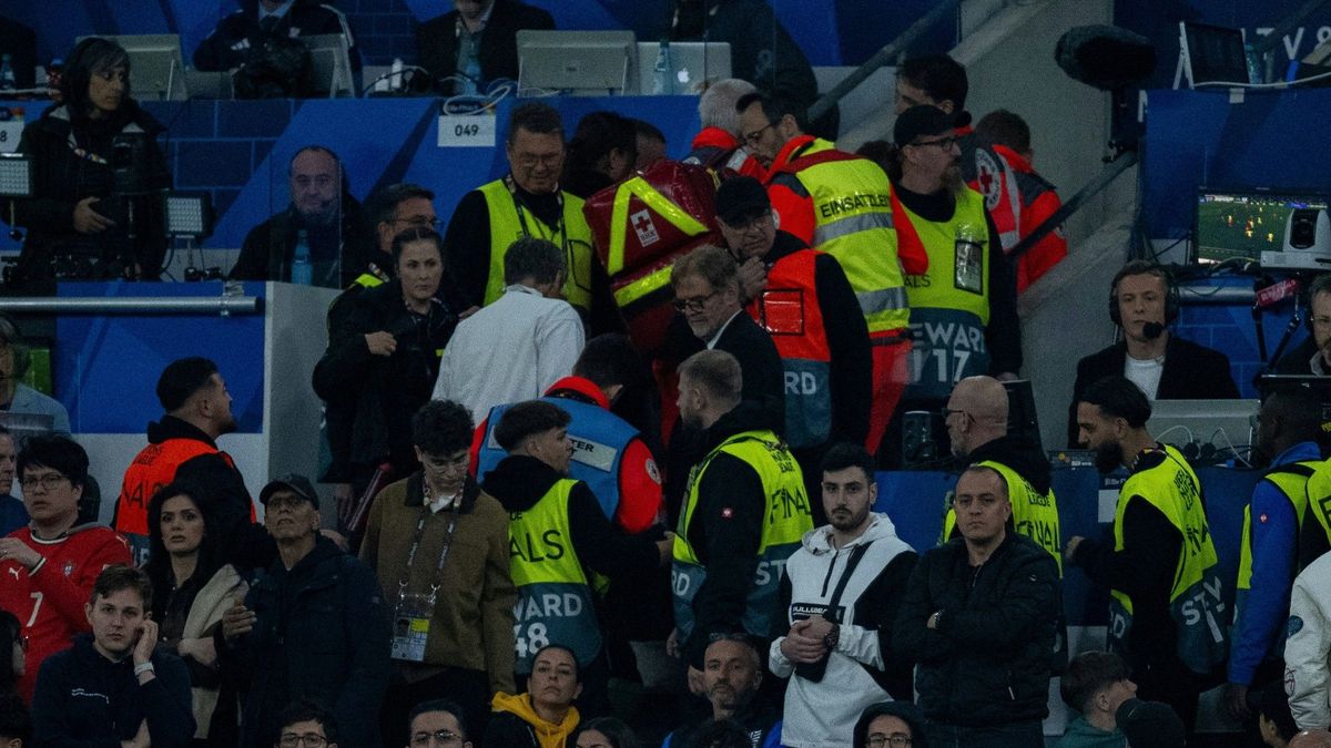 Szene vom Notfalleinsatz in der Münchner Arena.