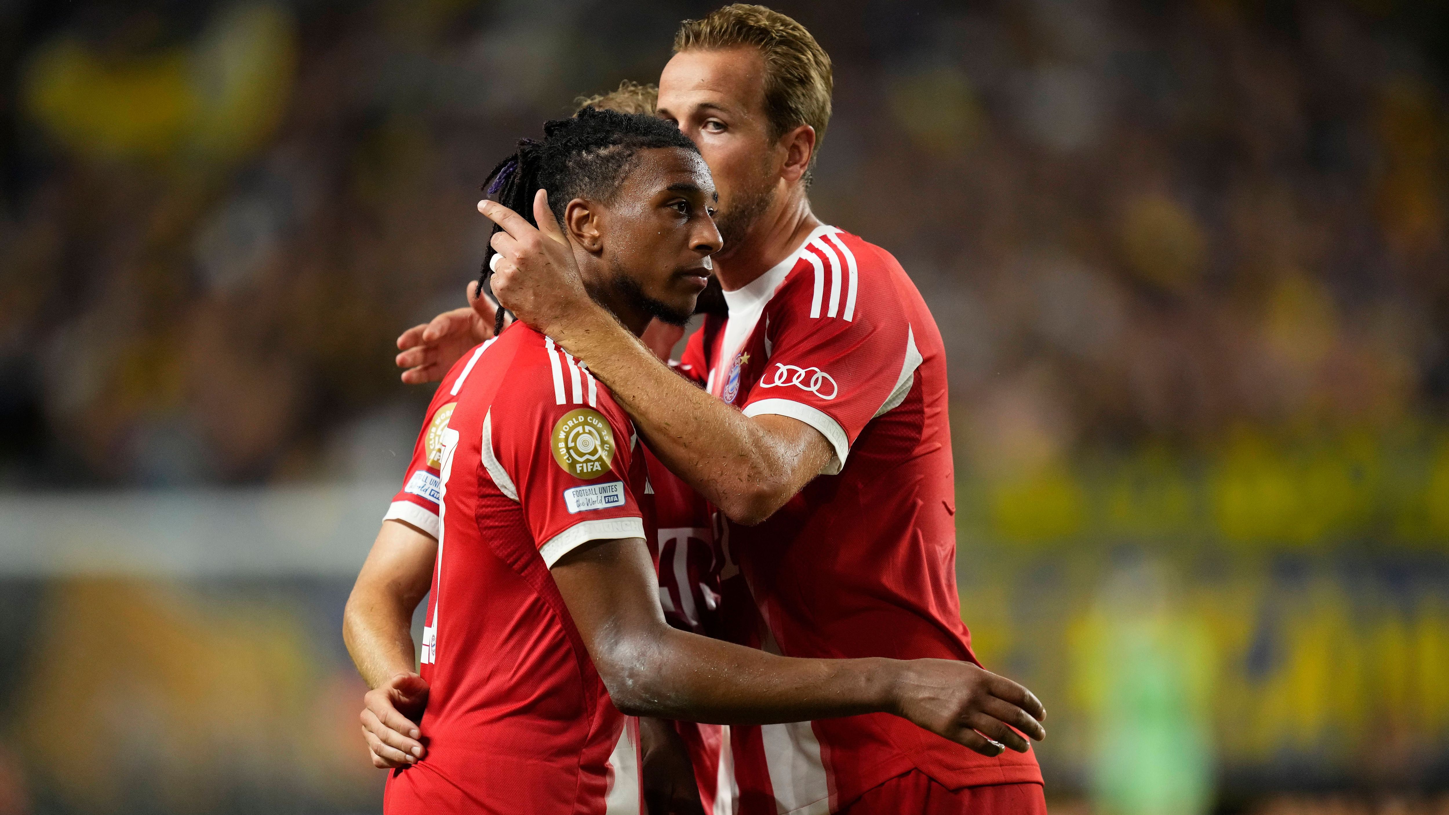 <em><strong>Die teuersten Transfers des FC Bayern</strong><br>Der Transfer von Michael Olise aus dem vergangenen Sommer lässt sich bereits nach einer Saison als Volltreffer einordnen. Der Franzose kam aus der Premier League von Crystal Palace und kostete den deutschen Rekordmeister 53 Millionen Euro. Damit landet der 23-Jährige unter den teuersten Transfers der Münchner. Kommt bald auch Luis Diaz dazu? Für den Liverpool-Star bieten die Bayern wohl ähnlich viel. <strong>ran</strong> nennt die teuersten Bayern-Neuzugänge. (Stand: 11. Juli 2025/ Quelle: transfermarkt.de).</em>