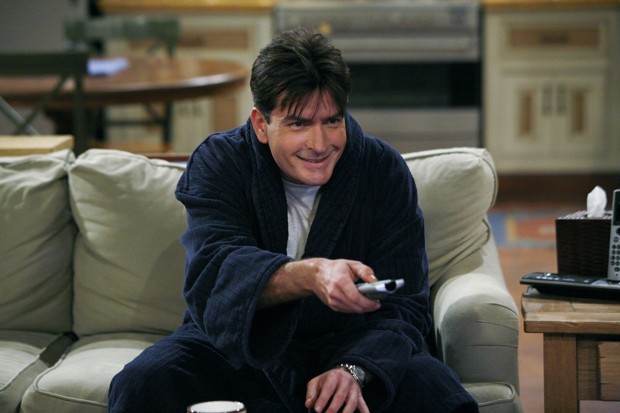 Schau dir "Two And A Half Men" an