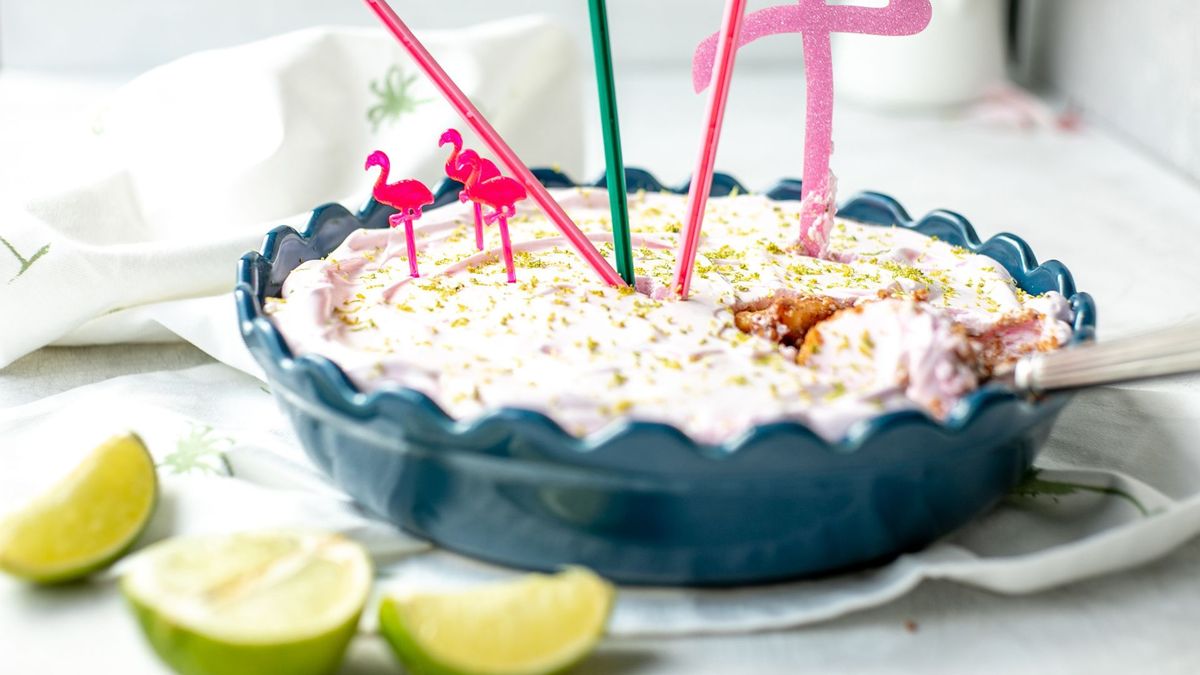 Key Lime Pie mit rosa Baiser 