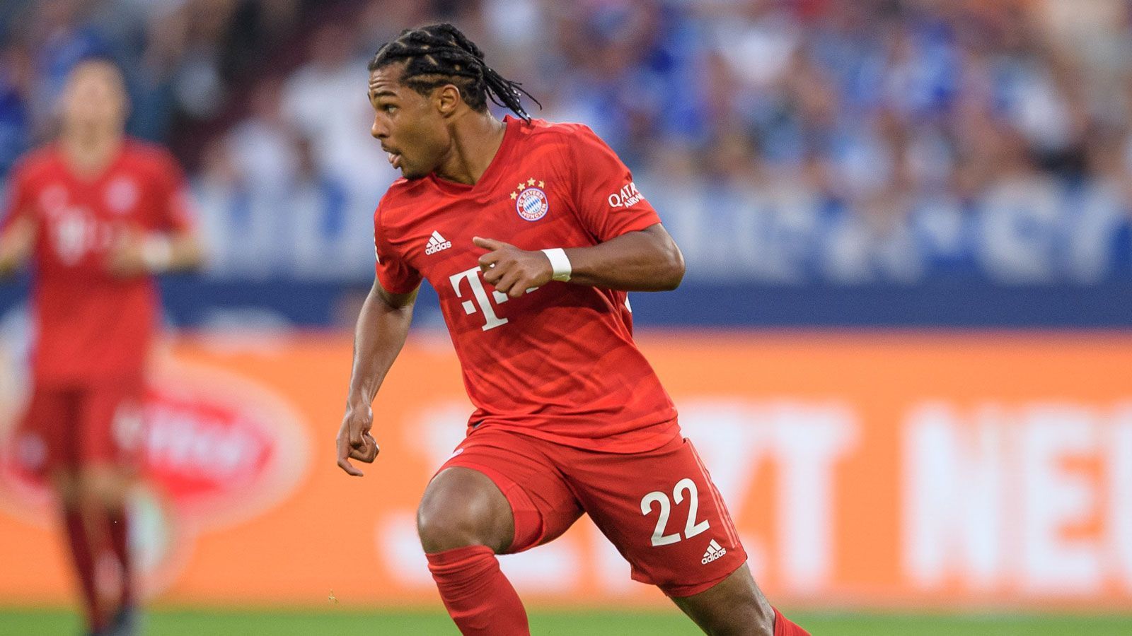 
                <strong>Serge Gnabry</strong><br>
                In Ermangelung von Unterstützung durch seine Mitspieler auf der rechten Offensivseite tritt Gnabry in der ersten Halbzeit kaum in Erscheinung. Tauscht daher mit Müller häufig die Positionen und zieht ins Zentrum. Macht in der 57. Minute für Ivan Perisic Platz. ran-Note: 4
              
