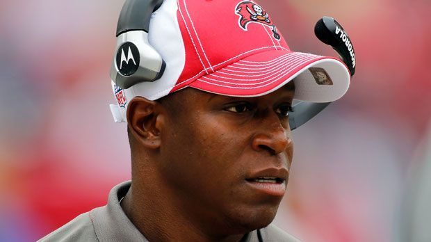 
                <strong>Raheem Morris (Tampa Bay Buccaneers)</strong><br>
                5. Platz: Raheem Morris (2009)Team: Tampa Bay BuccaneersAlter: 32 Jahre, 4 Monate
              
