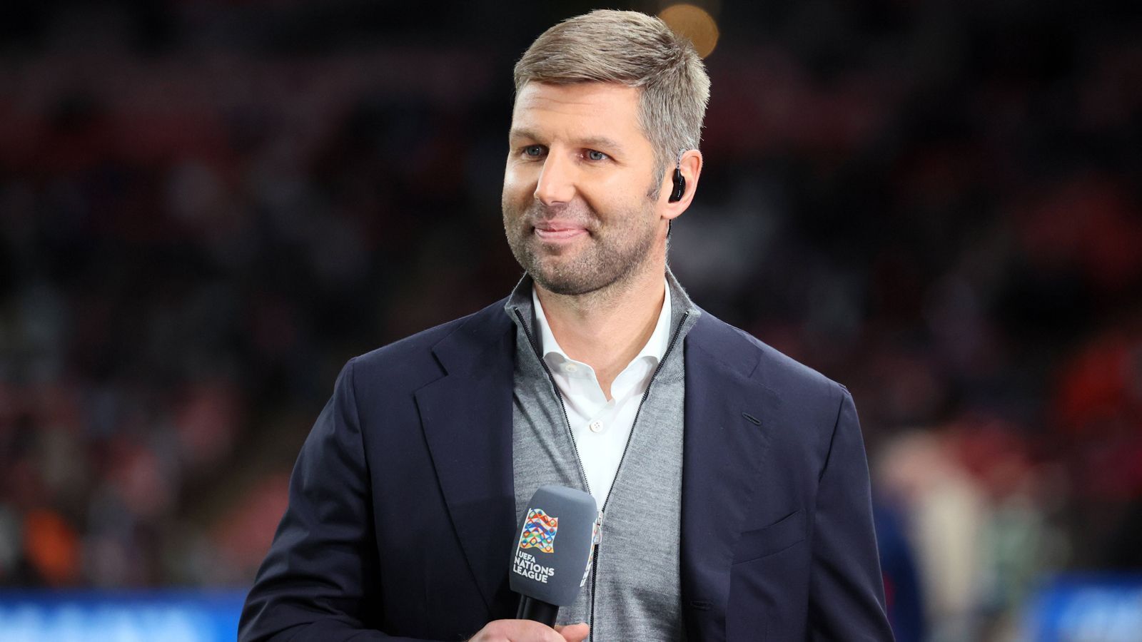 
                <strong>Thomas Hitzlsperger</strong><br>
                Apropos VfB Stuttgart: Dort arbeitete Thomas Hitzlsperger bis März 2022 als Sportvorstand. Der ehemalige Nationalspieler hat daher und auch durch seine Rolle als DFB-Botschafter ein Profil, das durchaus passen könnte, um zum Bierhoff-Nachfolger aufzusteigen. Dennoch gibt es auch zum 40-Jährigen durchaus kritische Stimmen, die dem Ex-Profi einen zu großen Hang zur Selbstdarstellung nachsagen.
              