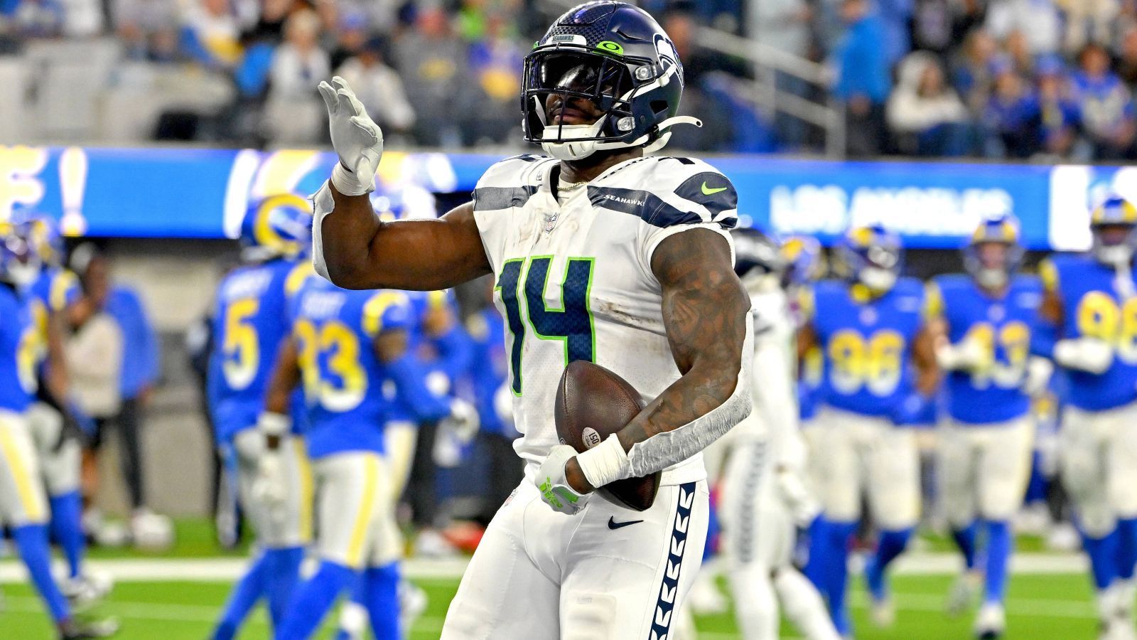 
                <strong>Platz 40: DK Metcalf</strong><br>
                &#x2022; Team: Seattle Seahawks<br>&#x2022; Position: Wide Receiver<br>&#x2022; Platzierung im Vorjahr: 18<br>
              