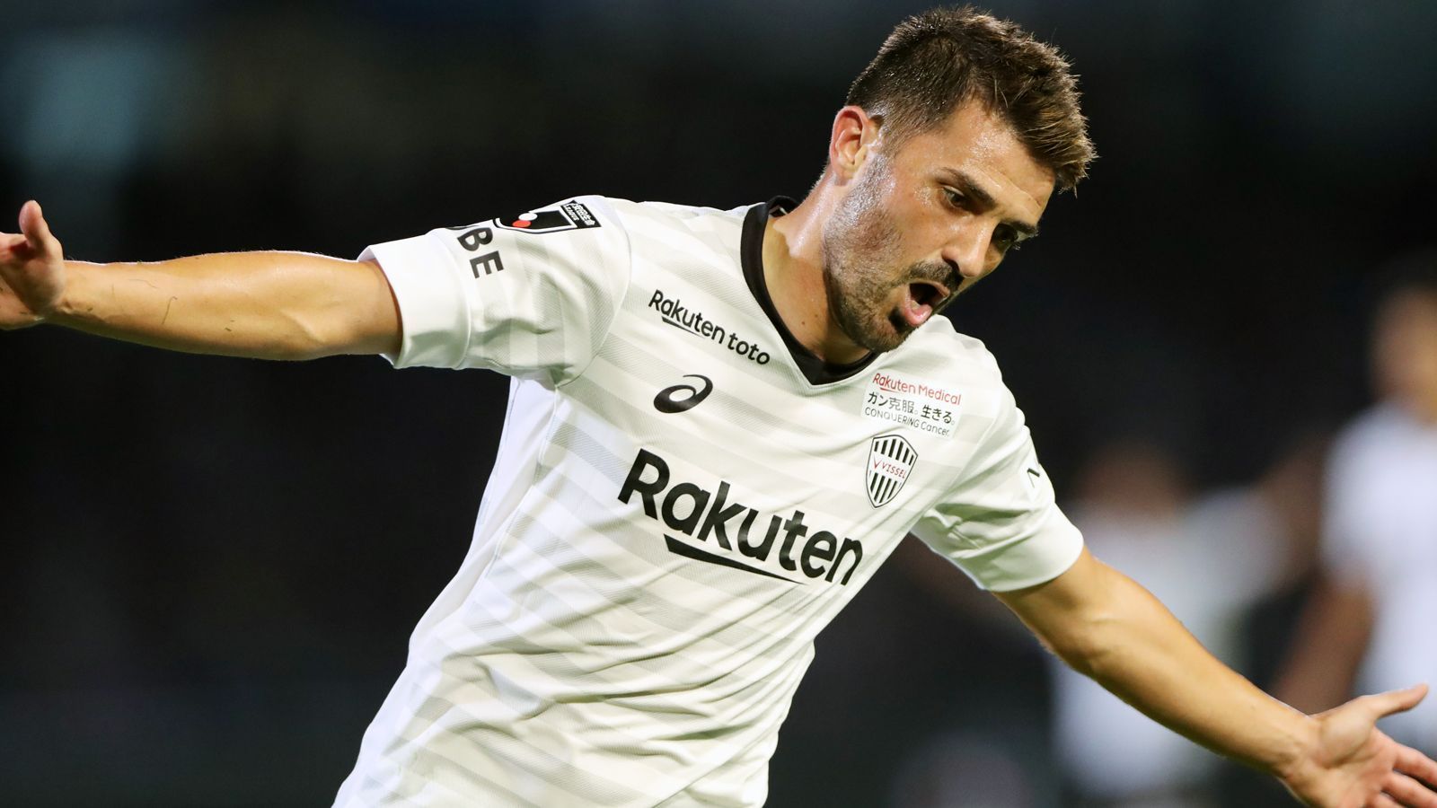 
                <strong>David Villa (Vissel Kobe)</strong><br>
                Für Valencia, Barcelona und Spanien erzielte David Villa einst Tore am Fließband und lässt derzeit seine Karriere in Japan ausklingen. Der 37 Jahre alte Stürmer von Vissel Kobe kündigte nun seinen Rücktritt für Anfang 2020 an. "Nach 19 Jahren als Profi habe ich beschlossen, zum Ende der Saison mit dem Fußball aufzuhören", schrieb der spanische Welt- und Europameister auf Instagram, "ich danke allen Teams, Trainern und Mannschaftskollegen, die dazu beigetragen haben, dass ich so eine traumhafte Karriere erleben durfte." In Zukunft wird Villa dem Fußball treu bleiben und mit weiteren Investoren einen Fußball-Klub in New York gründen, den Queensboro FC. Ab 2021 soll das Villa-Team in der zweithöchsten Spielklasse, der USL Championship, mitspielen.
              