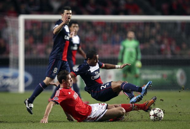
                <strong>Benfica Lissabon - Paris Saint-Germain 2:1</strong><br>
                Ohne Ibrahimovic verliert Paris in Lissabon. Für die Gastgeber treffen Gaitan (58.) und Lima (45.). Für Paris trifft Cavani in der 37. Minute
              