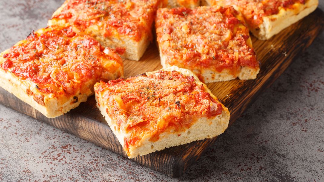 Selbst gebackenes Pizzabrot: außen knusprig, innen fluffig!&nbsp;