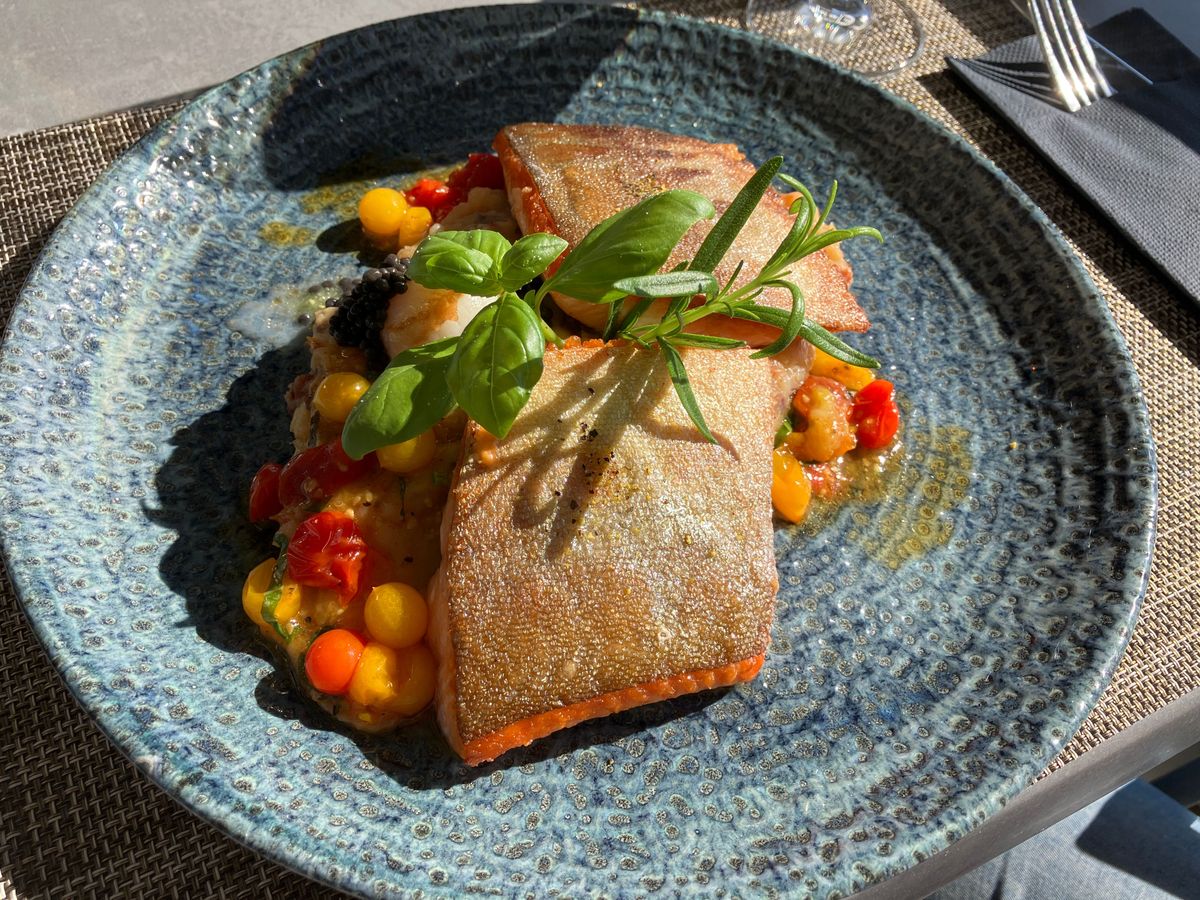 Kabeljaufilet mit Champignons und Käse überbacken