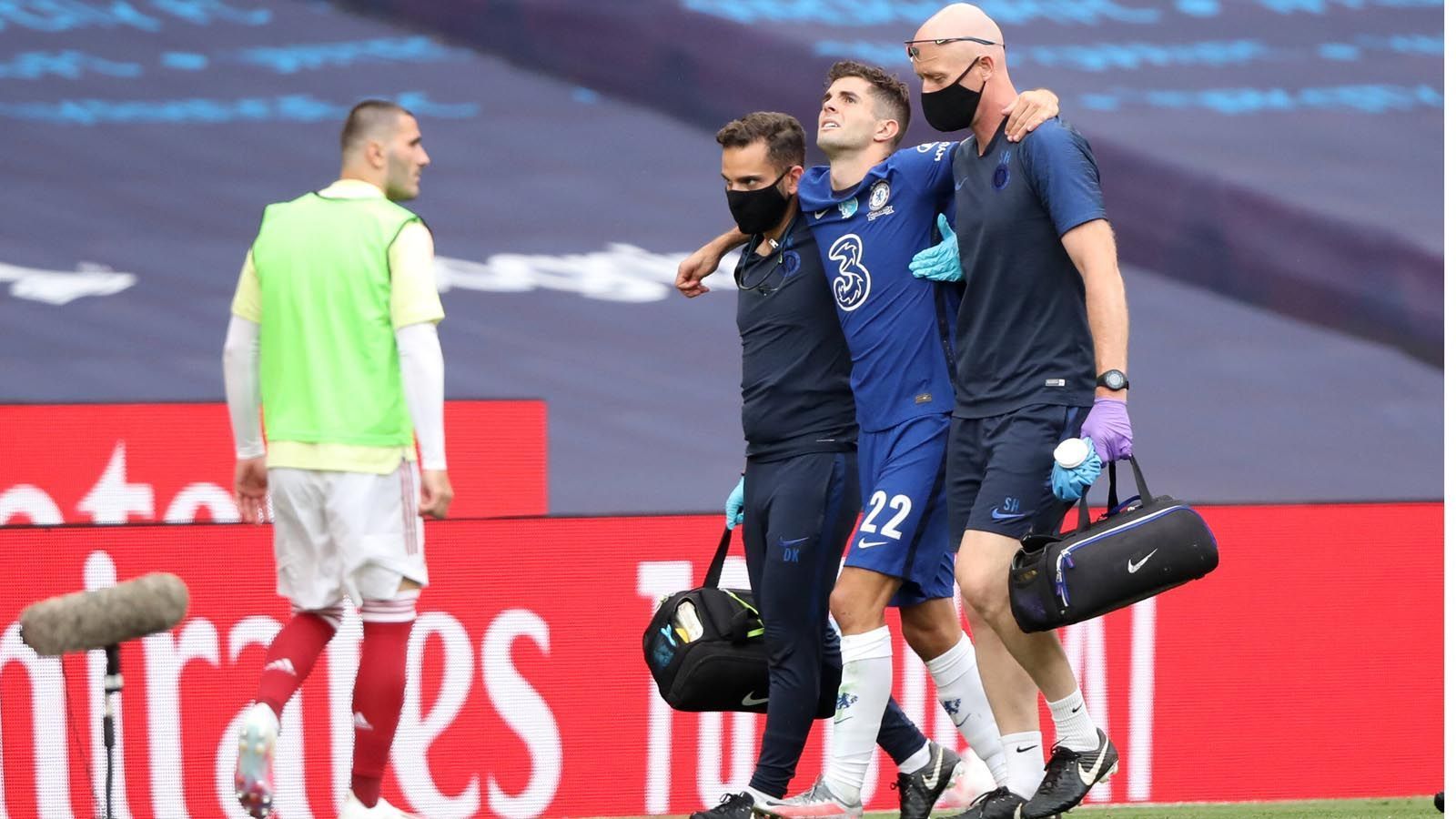 
                <strong>FC Chelsea</strong><br>
                Für die Blues hingegen wiegt die 0:3-Hypothek aus dem Hinspiel im Februar schwer. Zudem fallen gleich fünf potenzielle Stammspieler aus. Christian Pulisic, Kapitän Cesar Azpilicueta und Pedro verletzten sich im FA-Cup-Finale gegen Arsenal. Wegen seiner Roten Karte im Hinspiel fehlt zudem Marcos Alonso. Und Neuzugang Timo Werner ist noch nicht spielberechtigt. Für die Blues kann es nur darum gehen, sich mit Anstand aus dem Wettbewerb zu verabschieden.
              