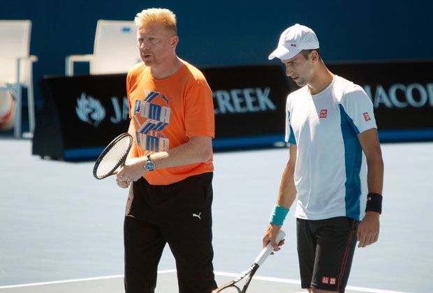
                <strong>Australian Open: Becker und "Djoker" bei der Arbeit </strong><br>
                Sind auf dem Platz immer im Dialog miteinander: Becker (l.) und Djokovic.
              
