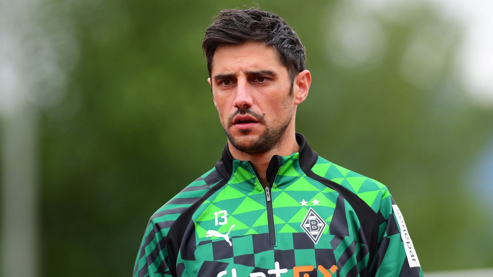 
                <strong>Borussia Mönchengladbach</strong><br>
                Auch in Gladbach trägt weiterhin derselbe Mann die Kapitänsbinde: Lars Stindl.
              